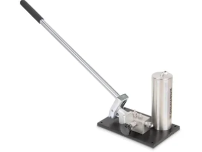 ENERPAC HAND PUMP 0-700 BAR